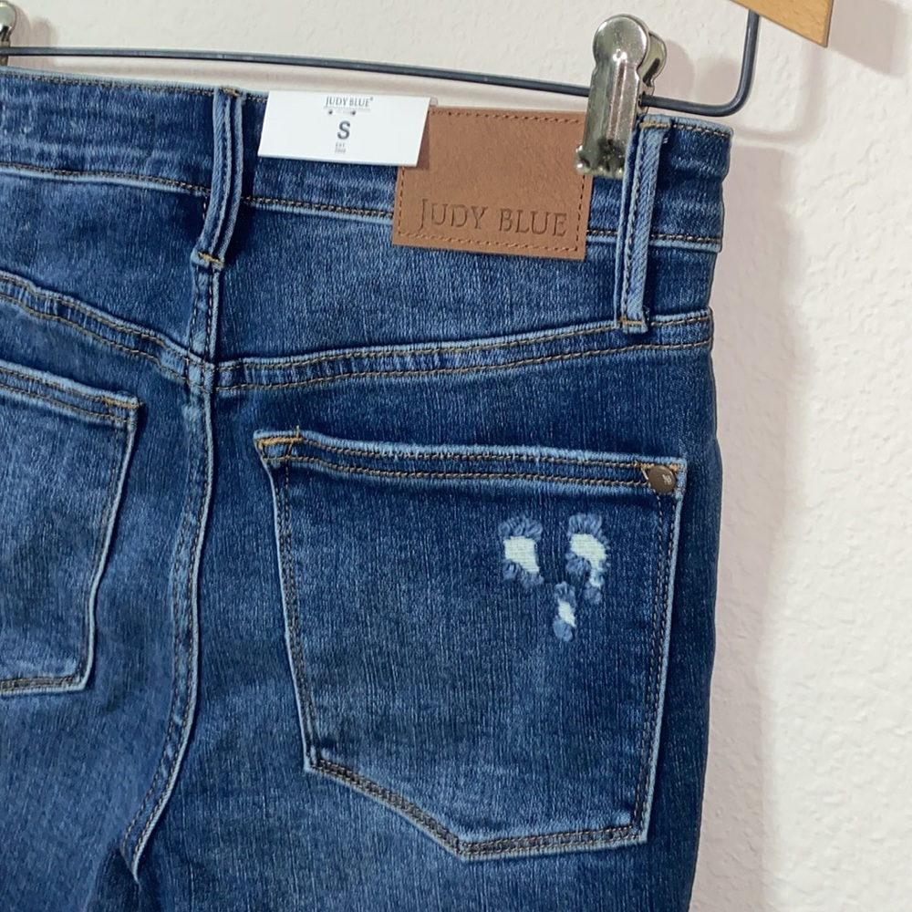 🪼NWT Judy Blue High Waisted distressed shorts! - Picture 7 of 12